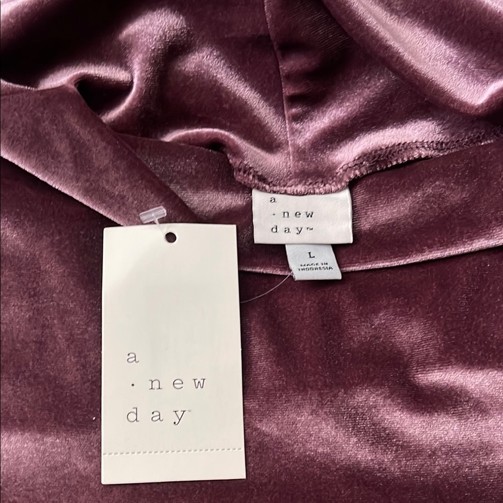 a new day Ruched Velvet Tank Top in Burgundy-L - Picture 2 of 2
